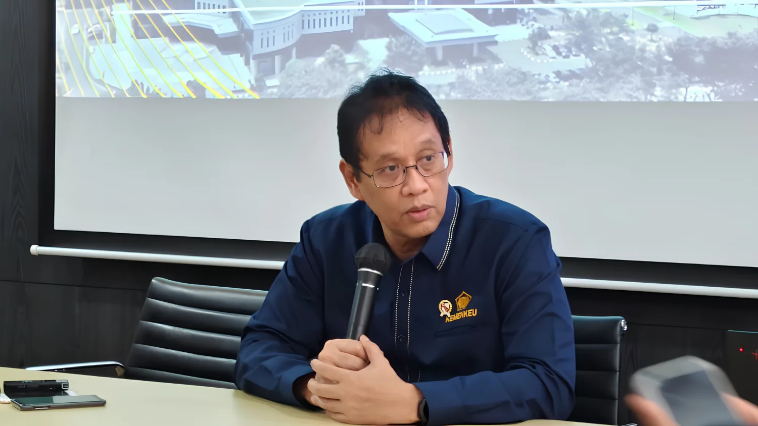 Menkeu Purbaya Yudhi Sadewa memberikan keterangan dalam Media Briefing di Kementerian Keuangan