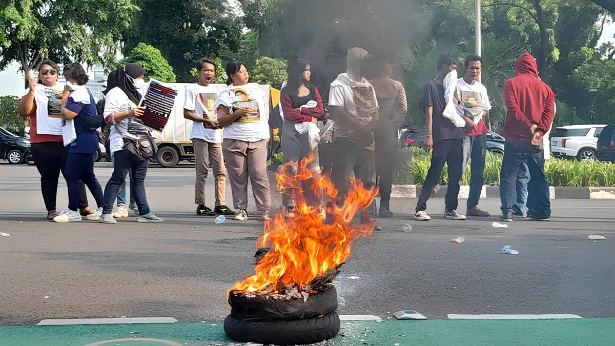 Demo Karyawan Polo Ralph Lauren di MA